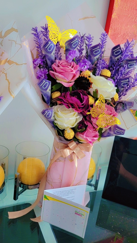 Bouquet de fleurs artificielles — avec billets et Ferrero Rocher